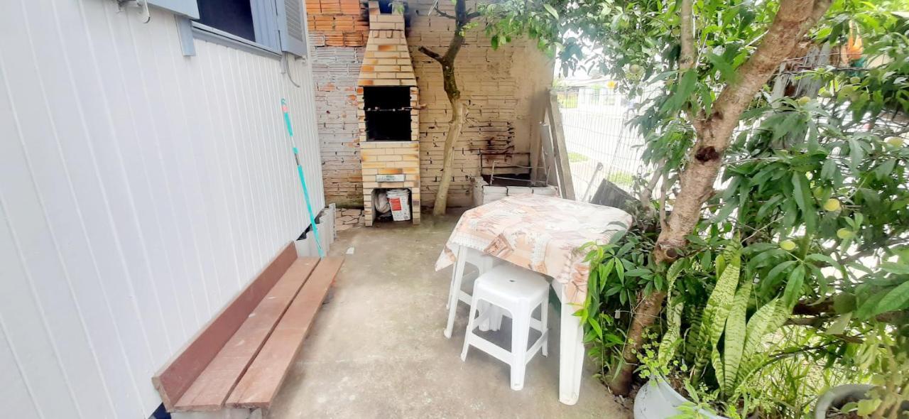 Casa De 2 Quartos Com 2 Ares-Condicionados Em Torres-Rs - Na Mais Bela Praia Gaucha - Cozinha - Banheiro - Tv Smart 32 E Wi-Fi - Estacionamento - Anfitria Superhost No Bnb Villa Eksteriør bilde