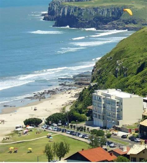 Casa De 2 Quartos Com 2 Ares-Condicionados Em Torres-Rs - Na Mais Bela Praia Gaucha - Cozinha - Banheiro - Tv Smart 32 E Wi-Fi - Estacionamento - Anfitria Superhost No Bnb Villa Eksteriør bilde