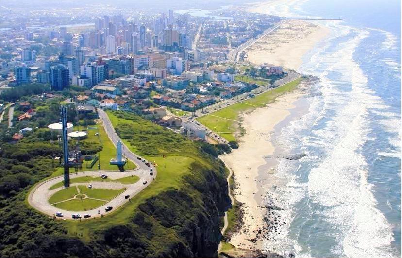 Casa De 2 Quartos Com 2 Ares-Condicionados Em Torres-Rs - Na Mais Bela Praia Gaucha - Cozinha - Banheiro - Tv Smart 32 E Wi-Fi - Estacionamento - Anfitria Superhost No Bnb Villa Eksteriør bilde