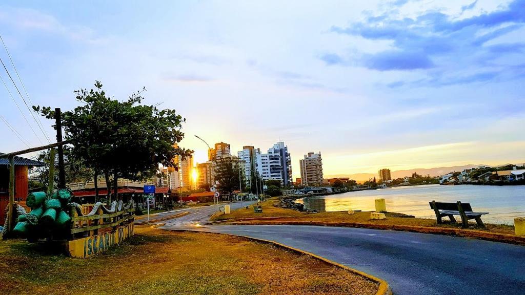 Casa De 2 Quartos Com 2 Ares-Condicionados Em Torres-Rs - Na Mais Bela Praia Gaucha - Cozinha - Banheiro - Tv Smart 32 E Wi-Fi - Estacionamento - Anfitria Superhost No Bnb Villa Eksteriør bilde